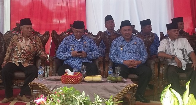 Drs H Cek Endra dan H Hillalatil  Badri saat hadiri  halal bi halal masyrakat kecamatan pau